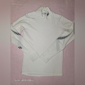 0880. EUC ~ Helly Hanson ~ Turtleneck ~ Base Layer ~ XL